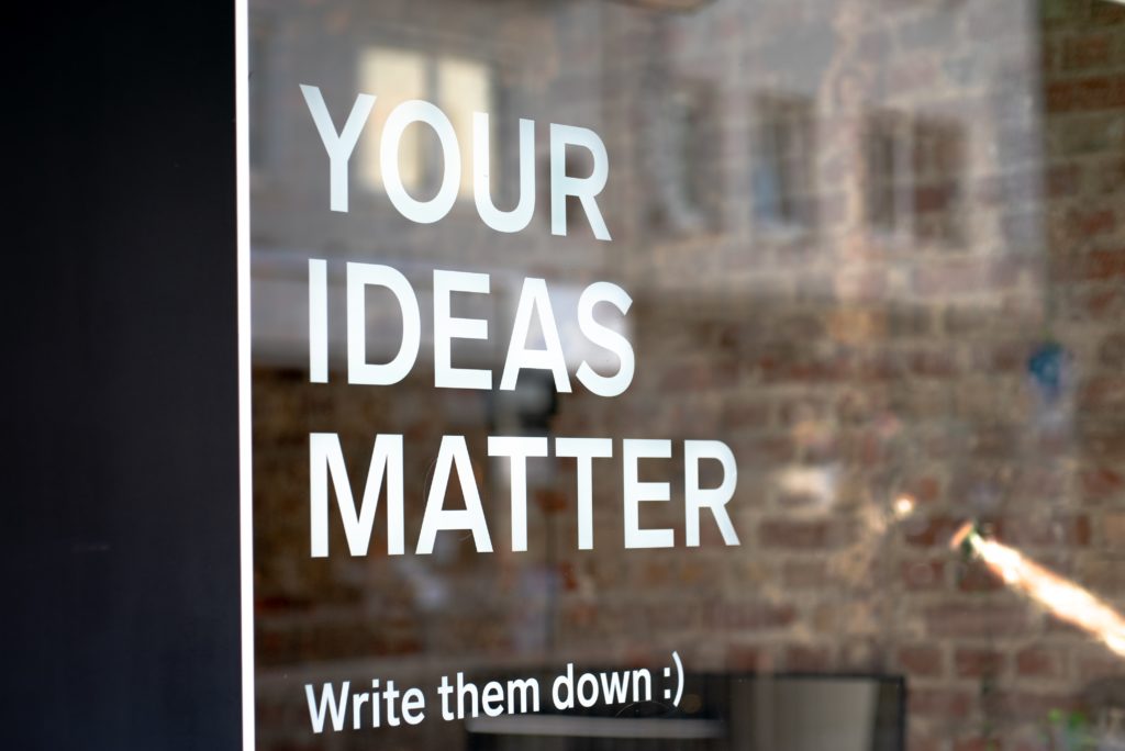 vitrine écrit your ideas matter